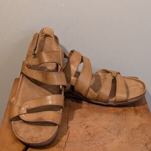 BareTraps Jenifer Sandal Brown Vegan Travel Comfort Support Classic - Size 9.5